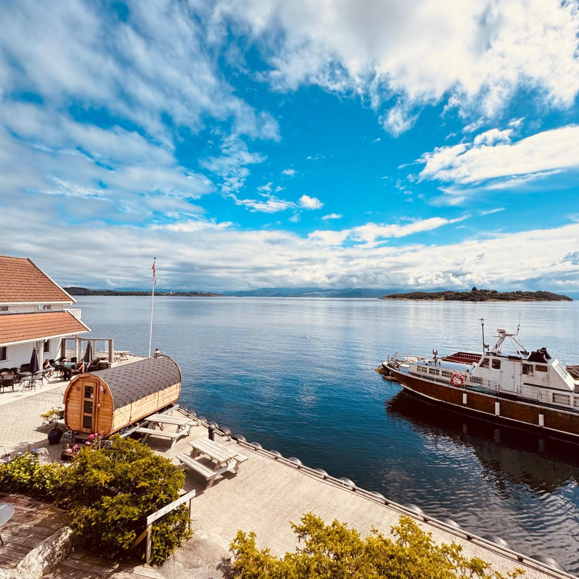 Sjoberg Hotell Og Ferie Leiligheter Østhusvik المظهر الخارجي الصورة