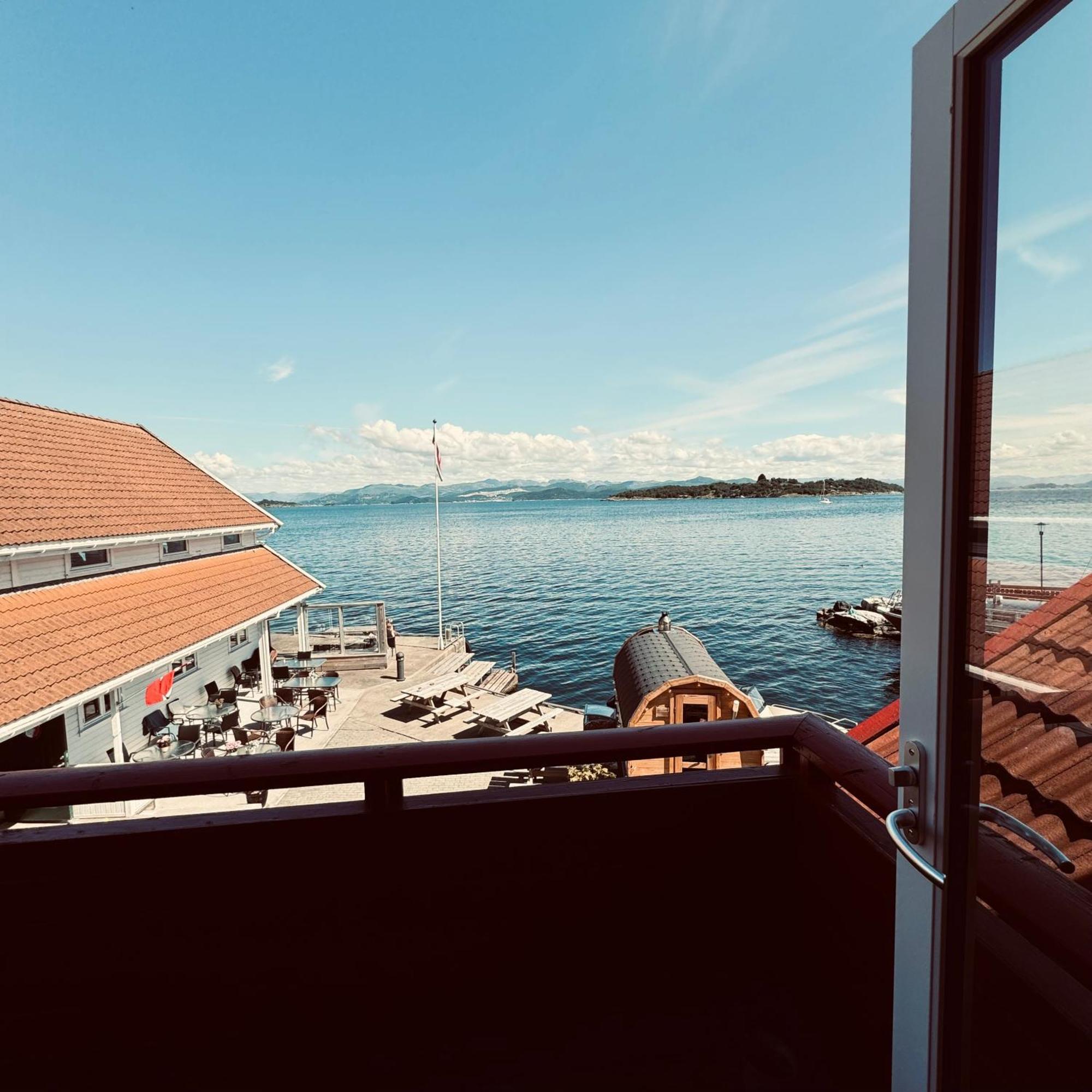 Sjoberg Hotell Og Ferie Leiligheter Østhusvik المظهر الخارجي الصورة