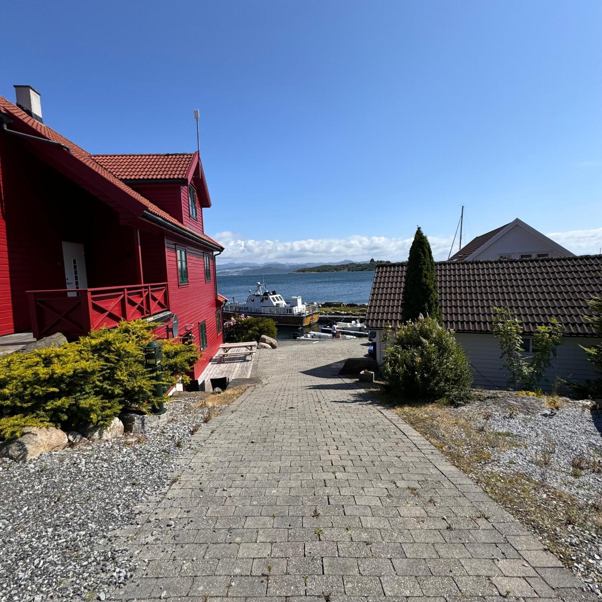 Sjoberg Hotell Og Ferie Leiligheter Østhusvik المظهر الخارجي الصورة