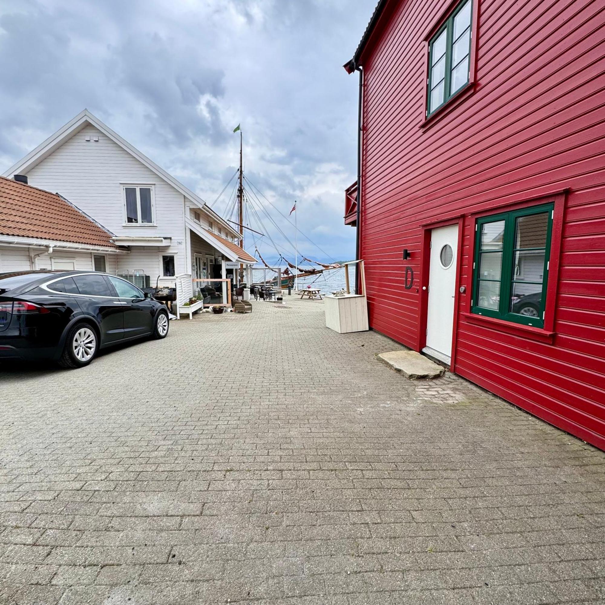 Sjoberg Hotell Og Ferie Leiligheter Østhusvik المظهر الخارجي الصورة