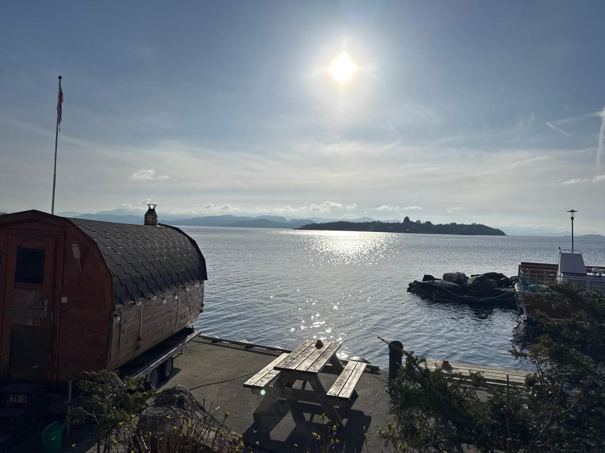 Sjoberg Hotell Og Ferie Leiligheter Østhusvik المظهر الخارجي الصورة