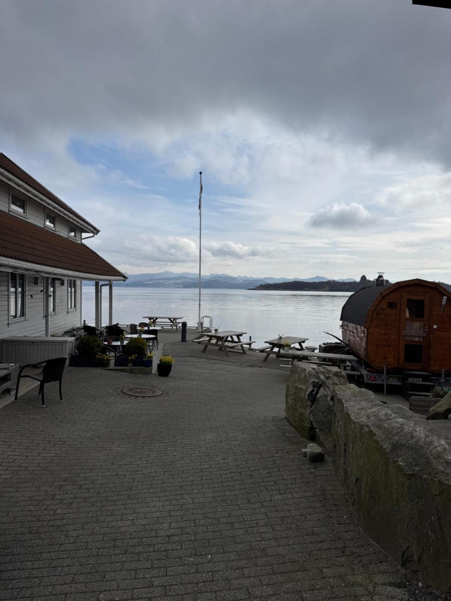 Sjoberg Hotell Og Ferie Leiligheter Østhusvik المظهر الخارجي الصورة