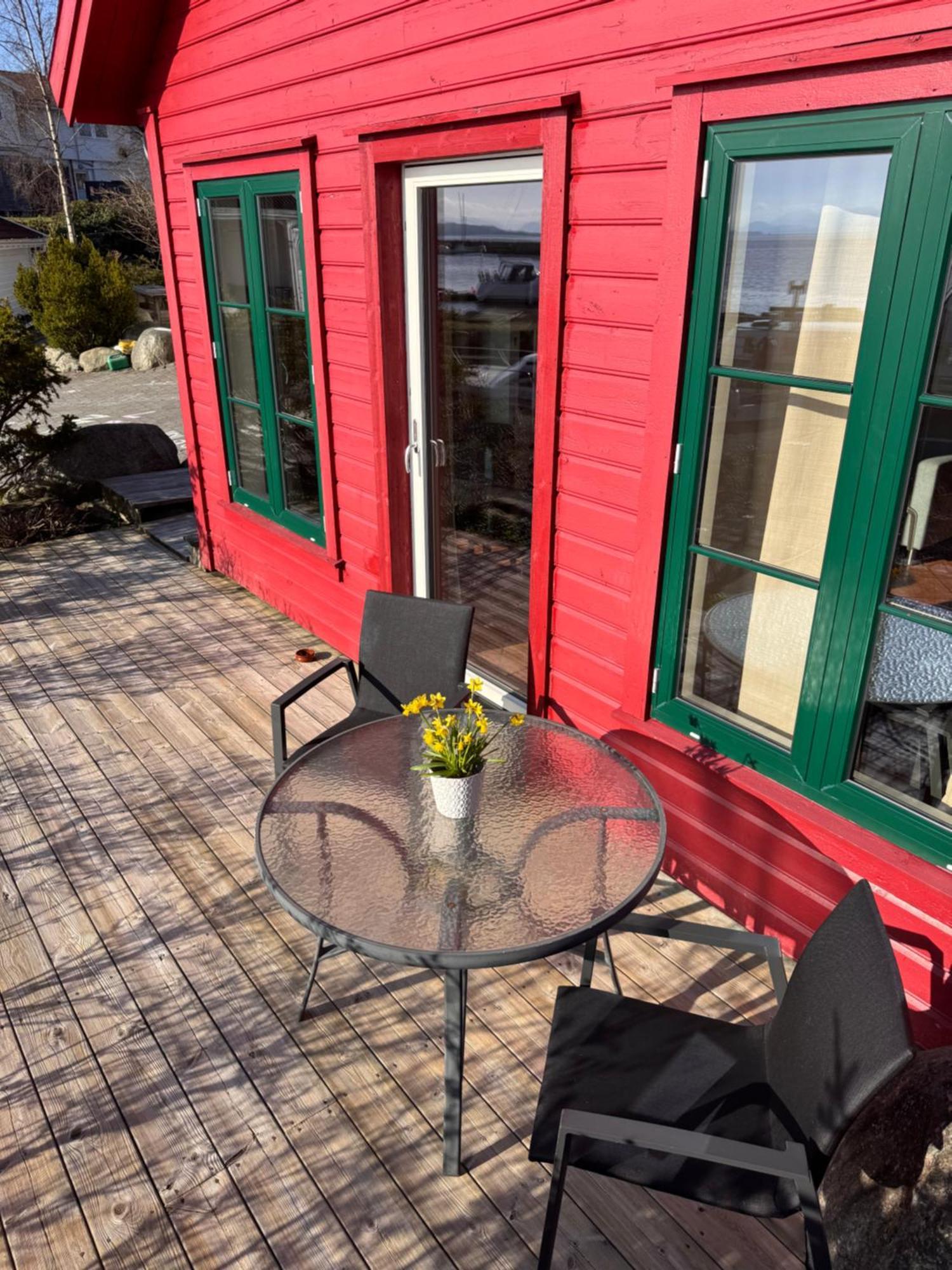 Sjoberg Hotell Og Ferie Leiligheter Østhusvik المظهر الخارجي الصورة